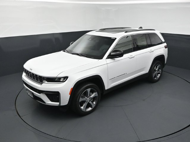 New 2026 Jeep Grand Cherokee Limited w/ Luxury Tech Group II AWD/4WD image 14