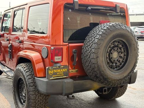 Used 2014 Jeep Wrangler Unlimited Sahara w/ Dual Top Group AWD/4WD image 46