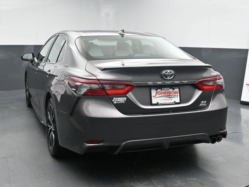 Used 2023 Toyota Camry SE image 6