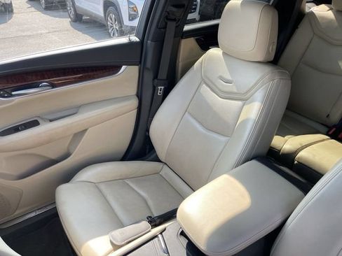 Used 2018 Cadillac XT5 Luxury w/ Driver Awareness Package FWD image 24