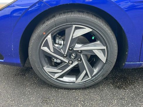 New 2025 Hyundai Elantra Limited image 14
