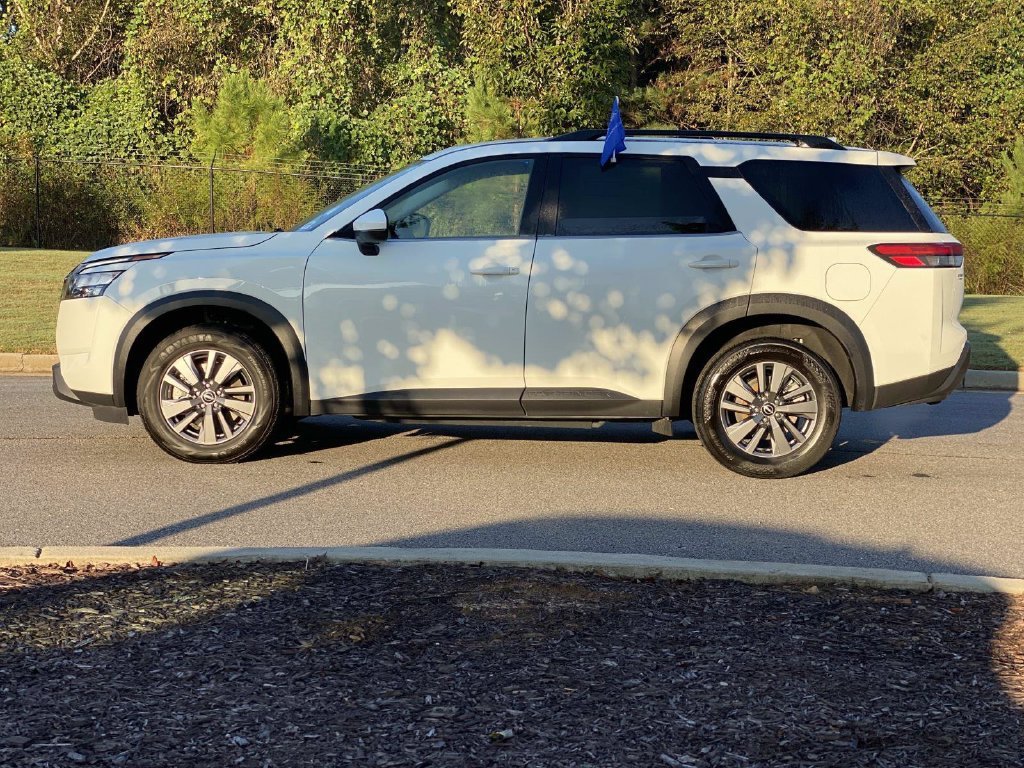 Used 2025 Nissan Pathfinder SV AWD/4WD image 10