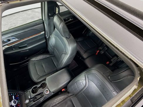 Used 2018 Ford Explorer Platinum image 21