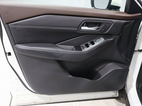 Used 2023 Nissan Rogue SL w/ SL Premium Package image 15