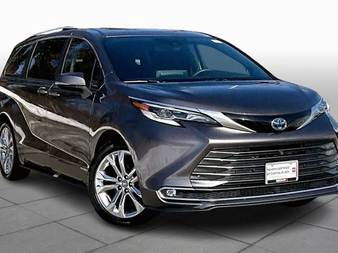 Certified 2021 Toyota Sienna Platinum image 6