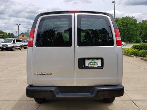 Used 2018 Chevrolet Express 2500 w/ Driver Convenience Package RWD image 4