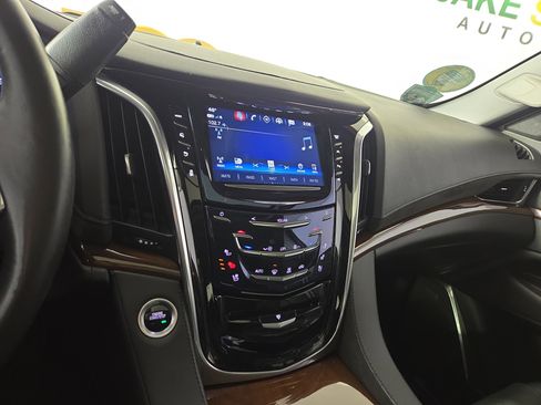 Used 2020 Cadillac Escalade Luxury image 25