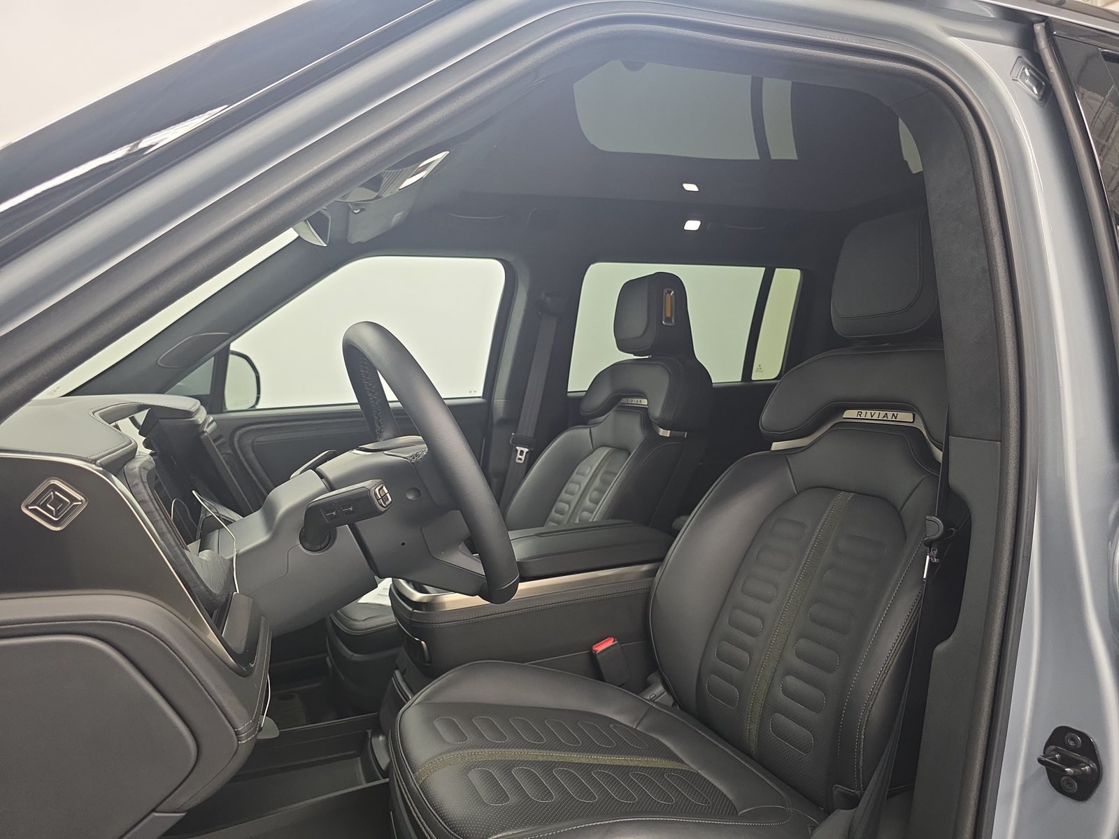 Used 2023 Rivian R1S Adventure Quad AWD/4WD image 20