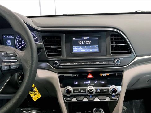 Used 2020 Hyundai Elantra SE FWD image 5