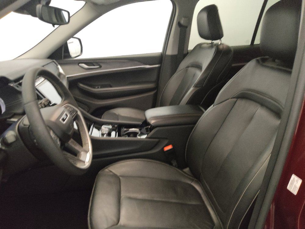 Used 2023 Jeep Grand Cherokee Limited AWD/4WD image 17