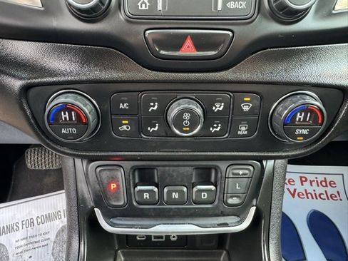 Used 2019 GMC Terrain Denali w/ Advanced Safety Package image 16