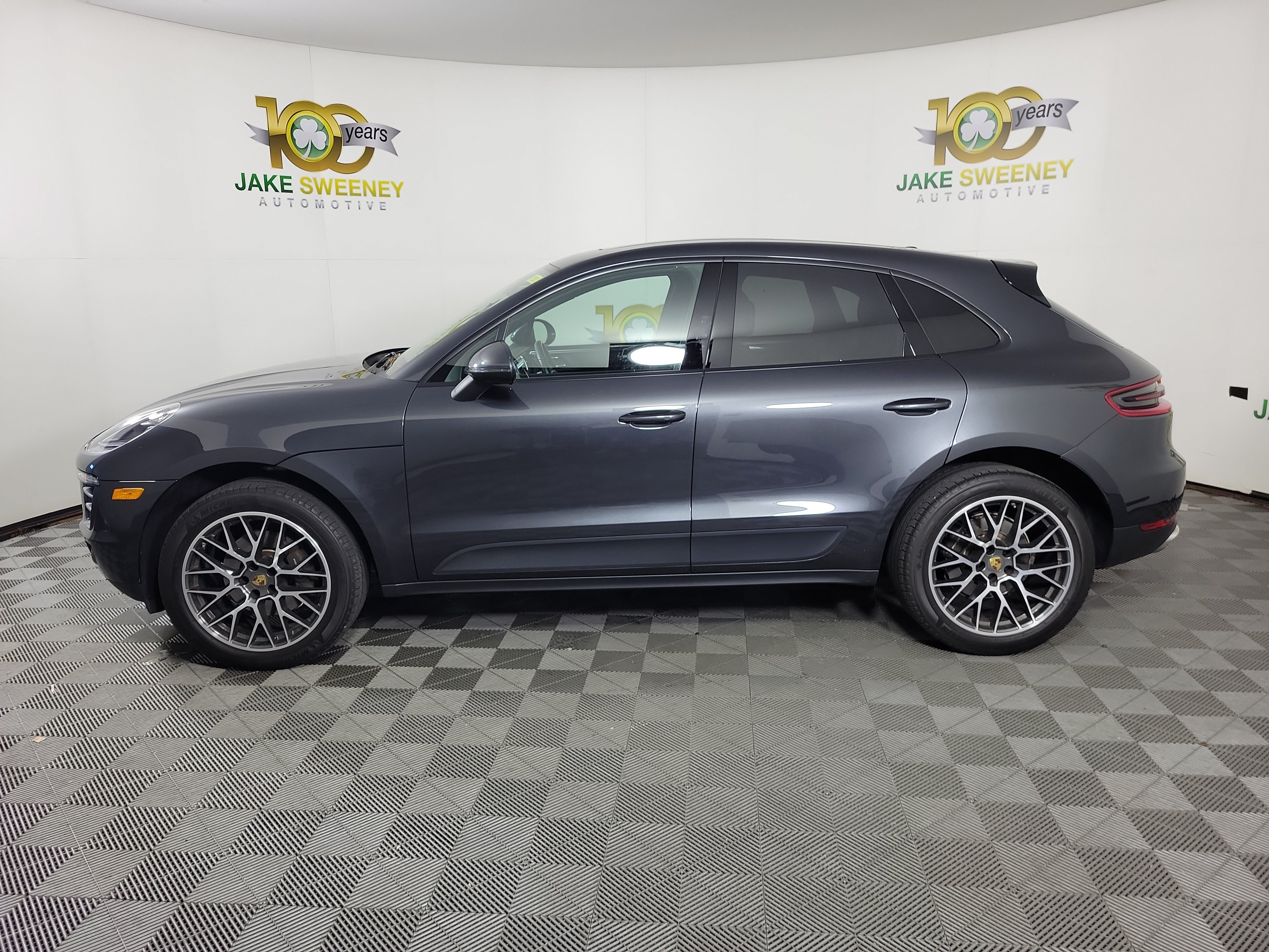 Used 2018 Porsche Macan AWD/4WD image 2