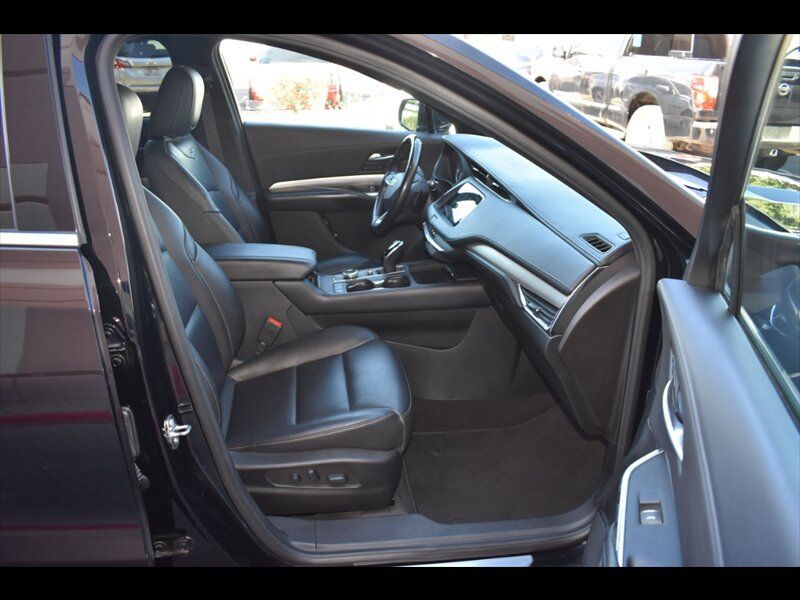 Used 2023 Cadillac XT4 Premium Luxury FWD image 32