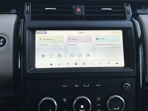 Used 2018 Land Rover Discovery SE image 38