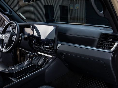 Used 2025 Lexus GX 550 AWD/4WD image 18