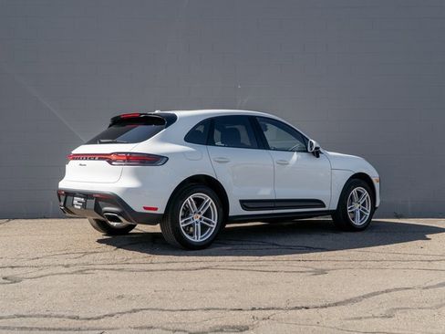 Certified 2025 Porsche Macan image 7