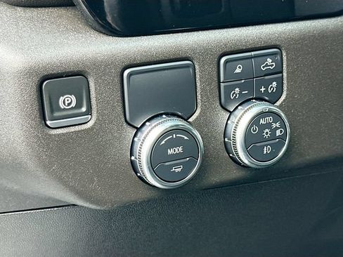 Used 2025 GMC Sierra 1500 SLT RWD image 10