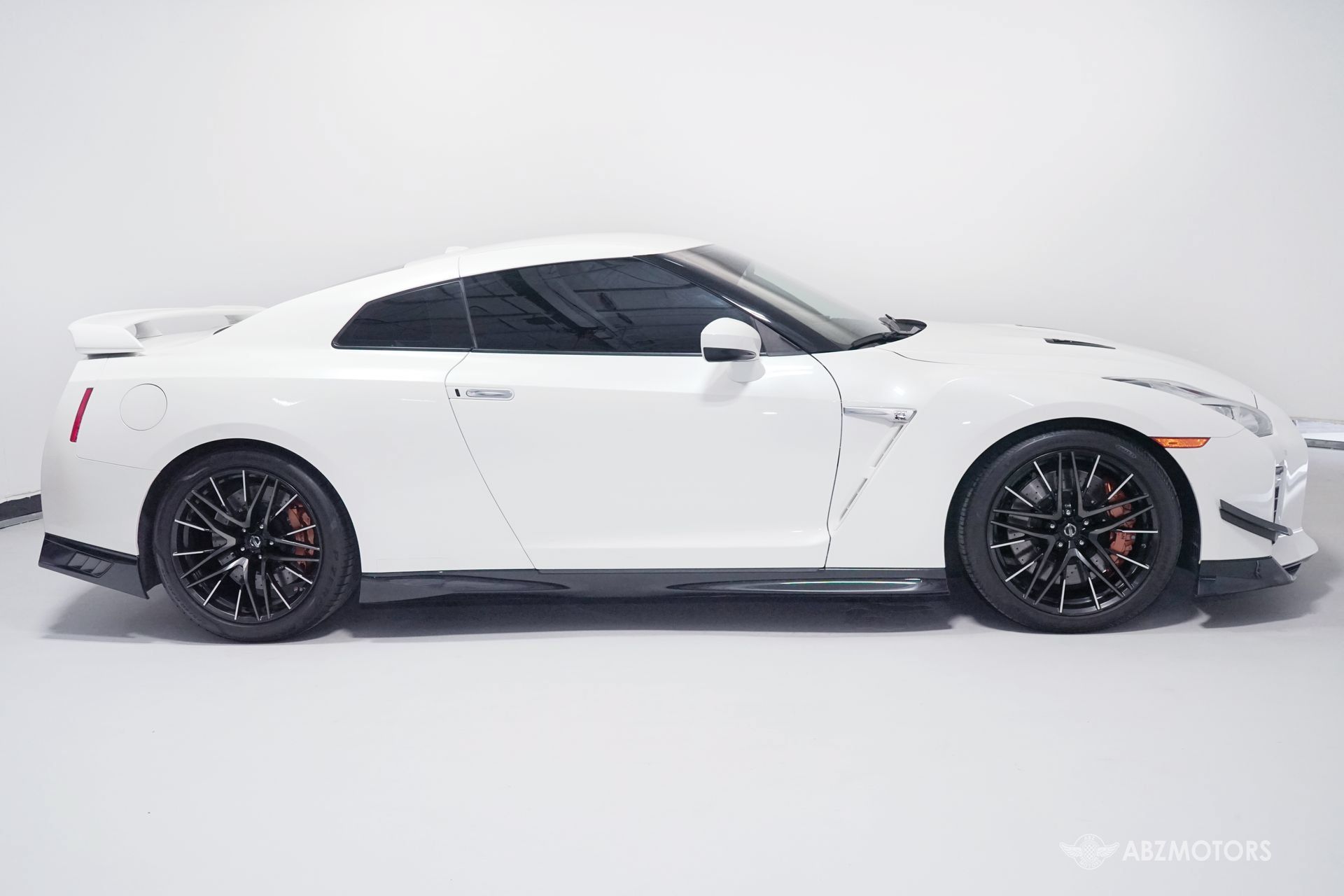 Used 2020 Nissan GT-R Premium w/ Premium Interior Package AWD/4WD image 3