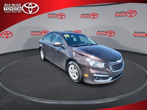 Used 2015 Chevrolet Cruze LT FWD image 2