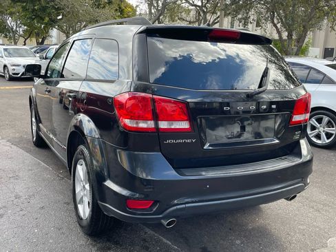 Used 2012 Dodge Journey SXT w/ Flexible Seating Group image 8