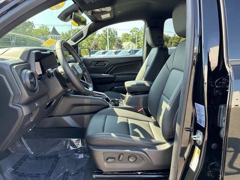 Used 2025 Chevrolet Colorado Trail Boss AWD/4WD image 23