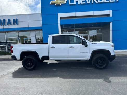 Used 2026 Chevrolet Silverado 2500 ZR2 AWD/4WD image 3