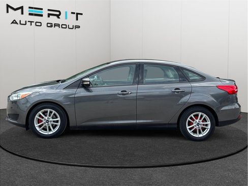 Used 2017 Ford Focus SE FWD image 5