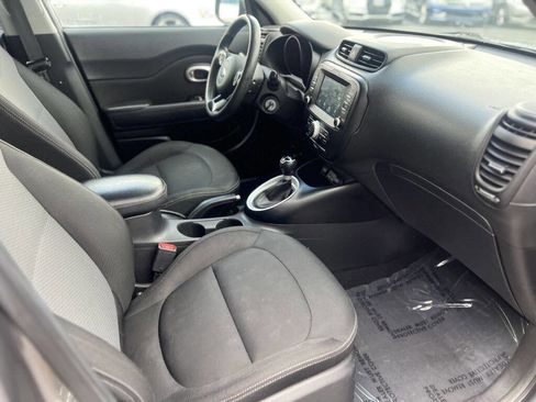 Used 2019 Kia Soul + image 11