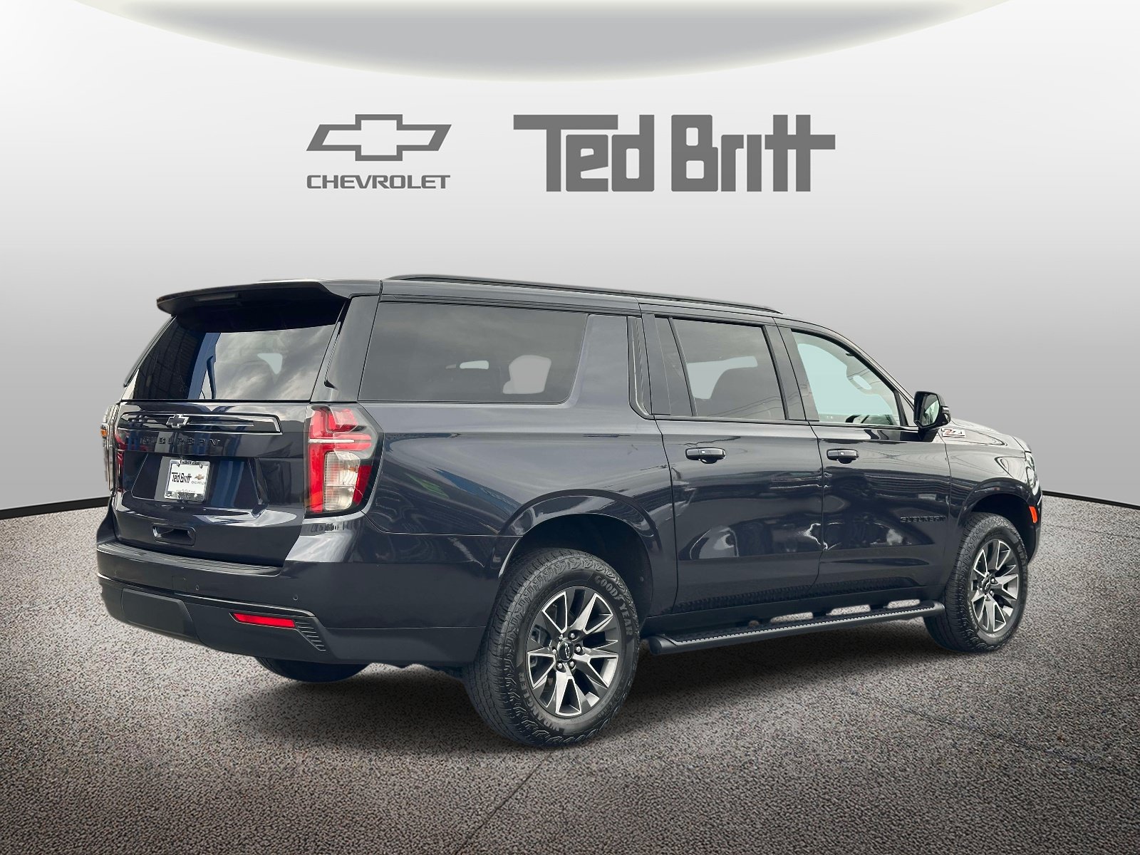 Used 2024 Chevrolet Suburban Z71 w/ Luxury Package AWD/4WD image 4
