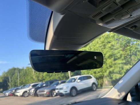 Certified 2023 Volkswagen Tiguan SE w/ Panoramic Sunroof Package FWD image 23