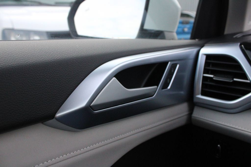 New 2026 Volkswagen Taos SE AWD/4WD image 6