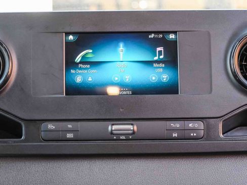 Used 2024 Mercedes-Benz Sprinter 2500 image 18