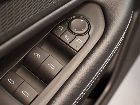 New 2025 Chevrolet Blazer EV LT image 10