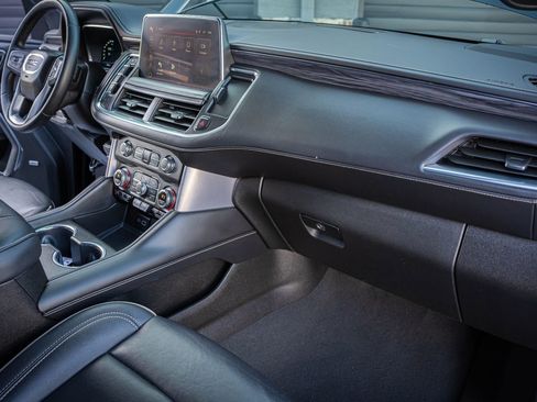 Used 2024 GMC Yukon XL SLT image 36