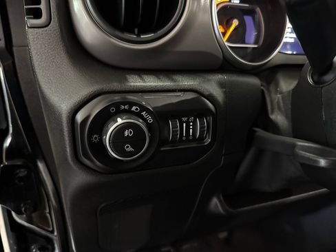 Used 2021 Jeep Gladiator Sport image 10