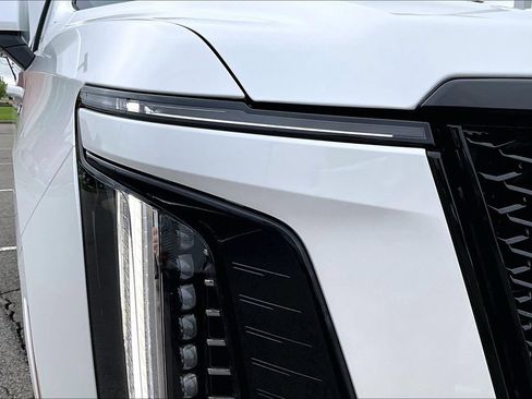 Used 2025 Cadillac Escalade Sport w/ LPO, ONYX Package AWD/4WD image 32