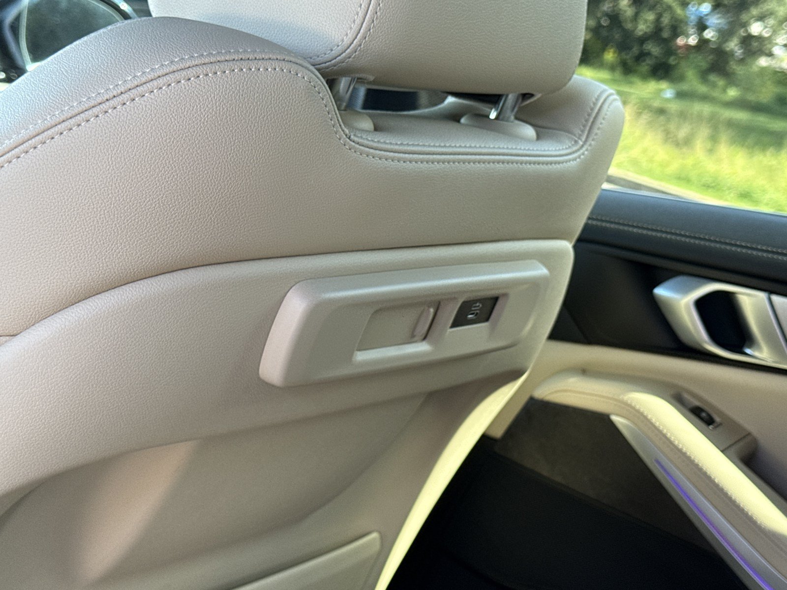 Used 2022 BMW X5 sDrive40i w/ Premium Package RWD image 17