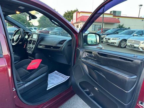 Used 2019 Dodge Grand Caravan SE FWD image 22