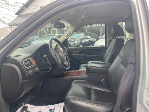 Used 2013 Chevrolet Avalanche LTZ image 10