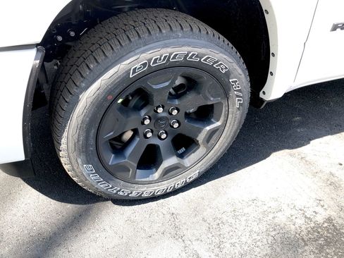 New 2026 RAM 1500 4x4 Crew Cab image 10