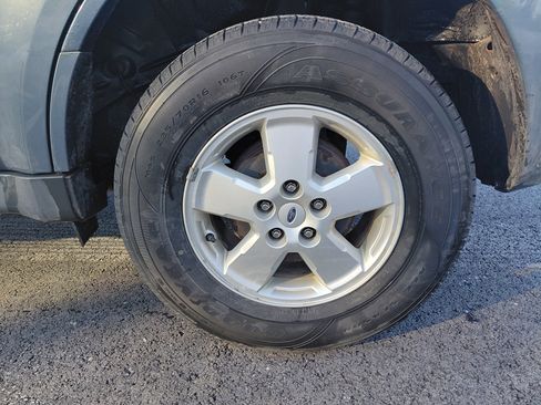 Used 2010 Ford Escape XLT image 4