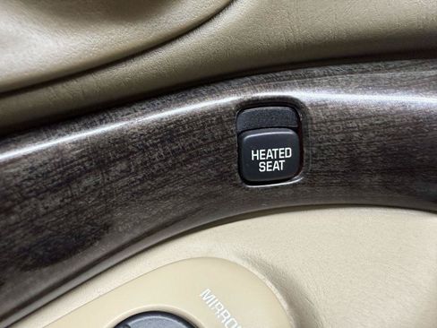 Used 2005 Buick Le Sabre Limited w/ Celebration Edition Package FWD image 27