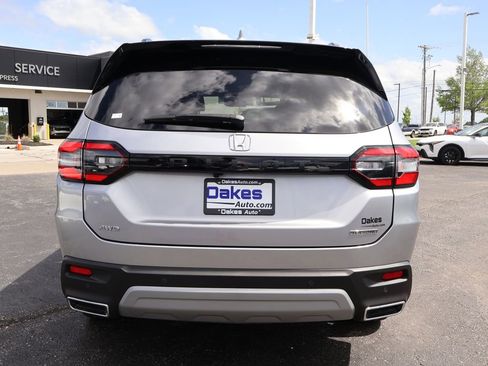 Used 2025 Honda Pilot Touring image 6