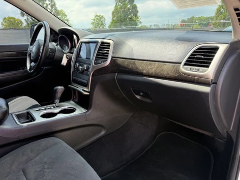 Used 2013 Jeep Grand Cherokee Laredo AWD/4WD image 19
