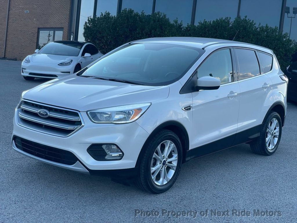 Used 2017 Ford Escape SE FWD image 3