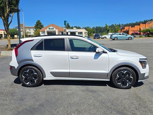Used 2023 Kia Niro Wave image 8