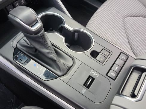 Used 2021 Toyota Highlander LE image 25