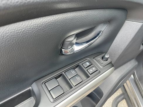 Used 2023 Nissan Titan SV w/ SV Convenience Package RWD image 13