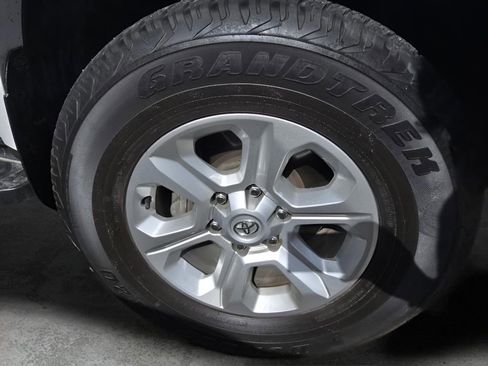 Used 2023 Toyota 4Runner SR5 AWD/4WD image 15