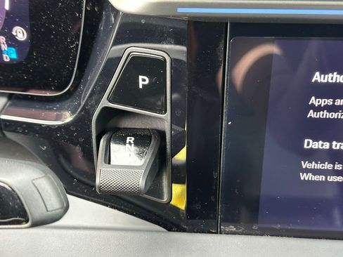 Certified 2025 Porsche Macan 4S Electric image 31